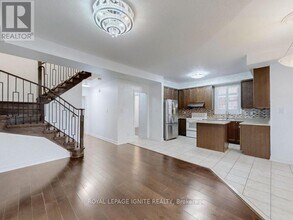 38 Greensborough Village Cir in Markham, ON - Building Photo - Building Photo