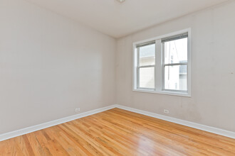 3555 W Lyndale St, Unit 2C in Chicago, IL - Building Photo - Building Photo