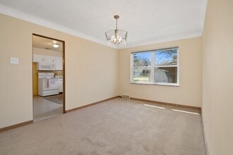 17 Valley Dr in Florissant, MO - Building Photo - Building Photo