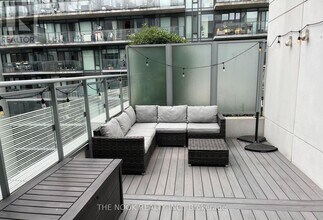 525 Adelaide St W in Toronto, ON - Building Photo - Building Photo