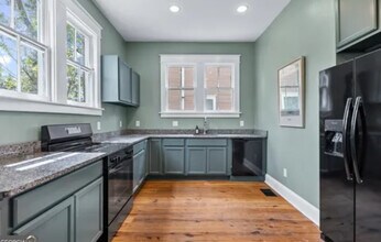 657 E Henry St in Savannah, GA - Building Photo - Building Photo