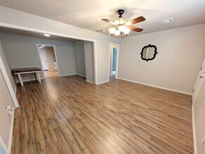 217 E Douglas Dr in Midwest City, OK - Building Photo - Building Photo