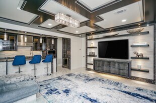 5711 Sugar Hill Dr in Houston, TX - Building Photo