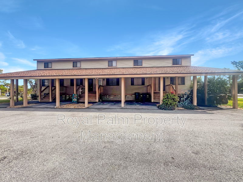 13532 Siesta Pines Ct in Ft. Myers, FL - Building Photo