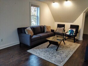 74 Elm St, Unit 5 in Danvers, MA - Foto de edificio - Building Photo