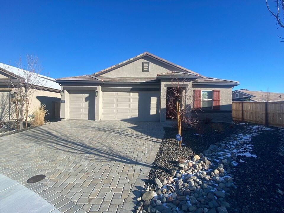 756 Iron Stirrup Ct in Sparks, NV - Building Photo