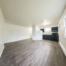 104 2nd St NW in Mitchellville, IA - Building Photo - Building Photo