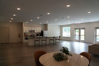 Lower Hunters Trace in Louisville, KY - Building Photo - Building Photo