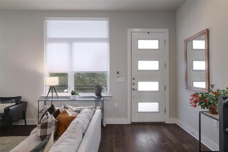 6021 Seville Dr in Austin, TX - Building Photo - Building Photo