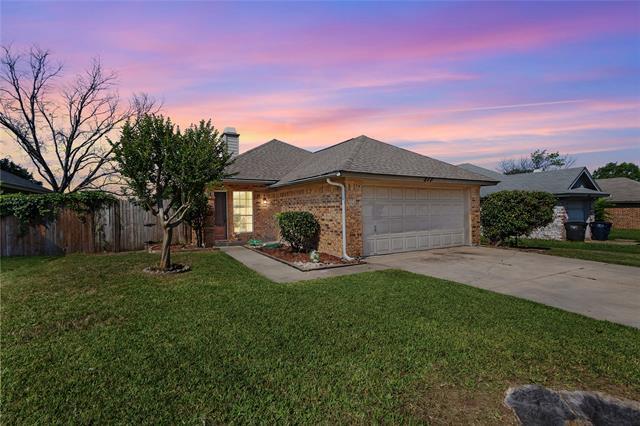 217 N Bugle Dr in Fort Worth, TX - Building Photo