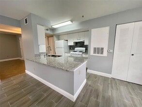 1612 Columbia Arms Cir, Unit 137 in Kissimmee, FL - Building Photo - Building Photo