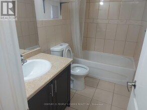 4 Meltwater Cres in Brampton, ON - Building Photo - Building Photo