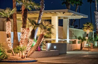 136 Eastlake Dr in Palm Springs, CA - Building Photo - Building Photo