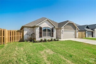 64 N Benchmark Ln in Fayetteville, AR - Building Photo