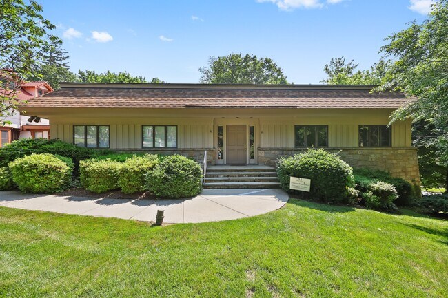 11 Maple Ave in Greenwich, CT - Building Photo - Building Photo