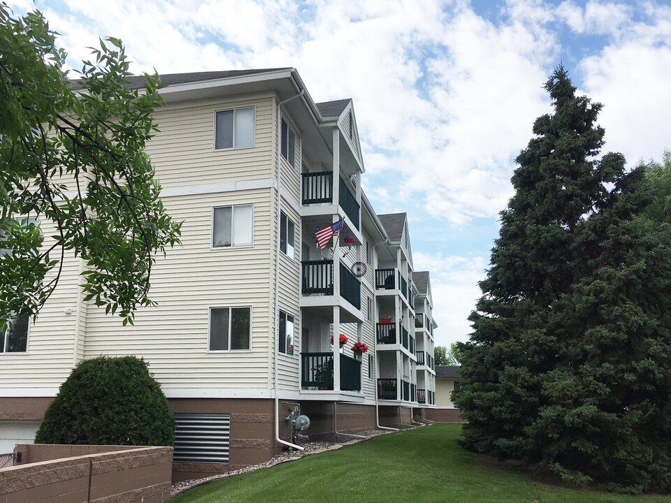 Parkview Terrace in Grand Forks, ND - Building Photo