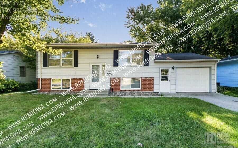 3218 Hoover Ave in Ames, IA - Building Photo
