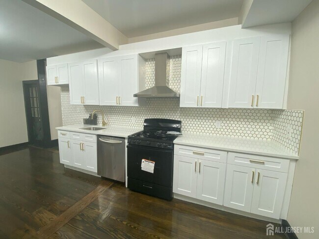 11 Center St in High Bridge, NJ - Building Photo - Building Photo