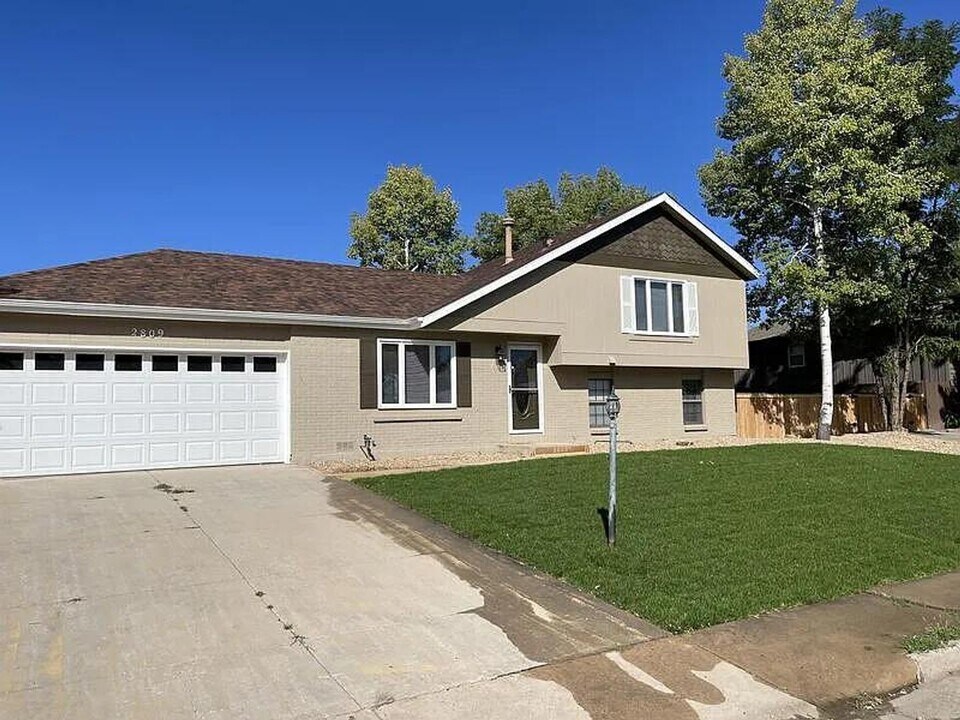 2809 Glendevey Dr in Loveland, CO - Building Photo