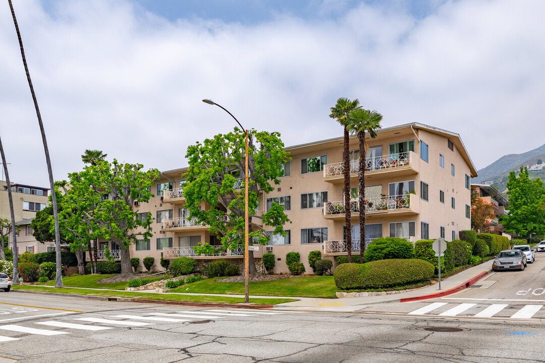 103 W Mountain ST in Glendale, CA - Foto de edificio