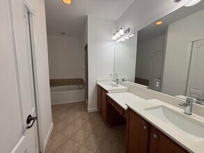 2630 Creekside Dr in Fort Pierce, FL - Building Photo - Building Photo