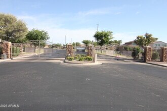 709 E La Costa Dr in Chandler, AZ - Building Photo - Building Photo