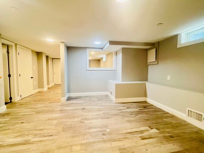 19 Plymouth St, Unit 1 in Cambridge, MA - Foto de edificio - Building Photo