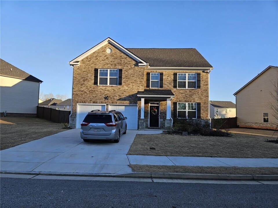 3433 Hawthorn Farm Blvd in Loganville, GA - Building Photo