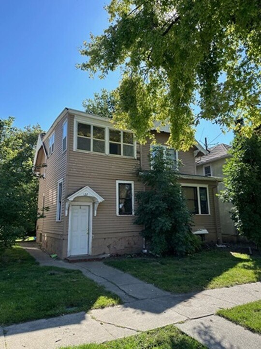 122 9th St S in Fargo, ND - Building Photo