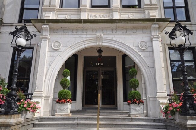 160 Commonwealth Ave in Boston, MA - Building Photo - Building Photo