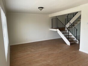 4066 Weymouth Ln in Sacramento, CA - Building Photo - Building Photo