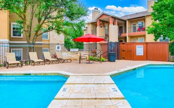 MAA Sierra Vista in Round Rock, TX - Foto de edificio - Building Photo