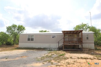 1103 Olmos Rd in Seguin, TX - Building Photo - Building Photo