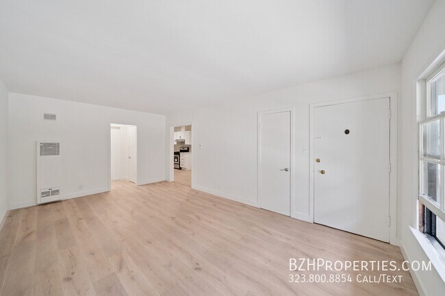 1136 S Sherbourne Dr in Los Angeles, CA - Building Photo - Building Photo