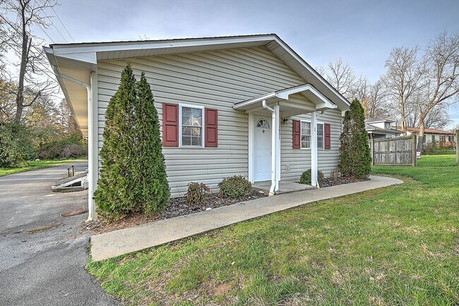 1801 Indian Ridge Rd-Unit -Indian Ridge, 1801 Unit 1 in Johnson City, TN - Building Photo - Building Photo