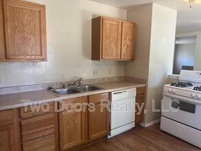 405 Armstrong St in Moore, OK - Building Photo - Building Photo