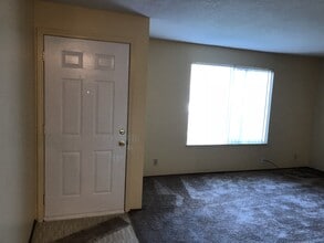 987 L St in Springfield, OR - Building Photo - Building Photo