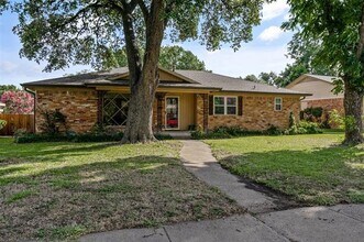 5705 Twineing St in Dallas, TX - Building Photo - Building Photo