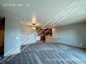 317 9th Ave in Brandon, SD - Building Photo - Building Photo