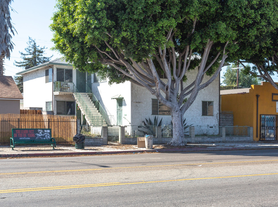 2608 W Florence Ave in Los Angeles, CA - Building Photo