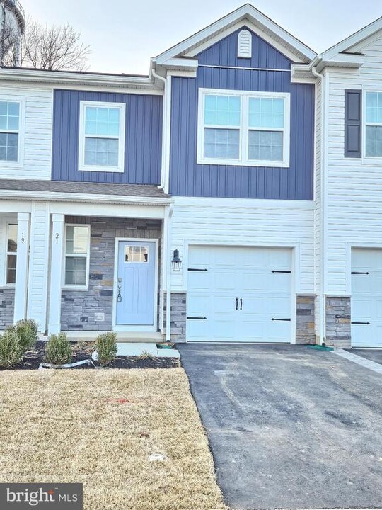 21 Alexander Wy in Mount Holly, NJ - Building Photo