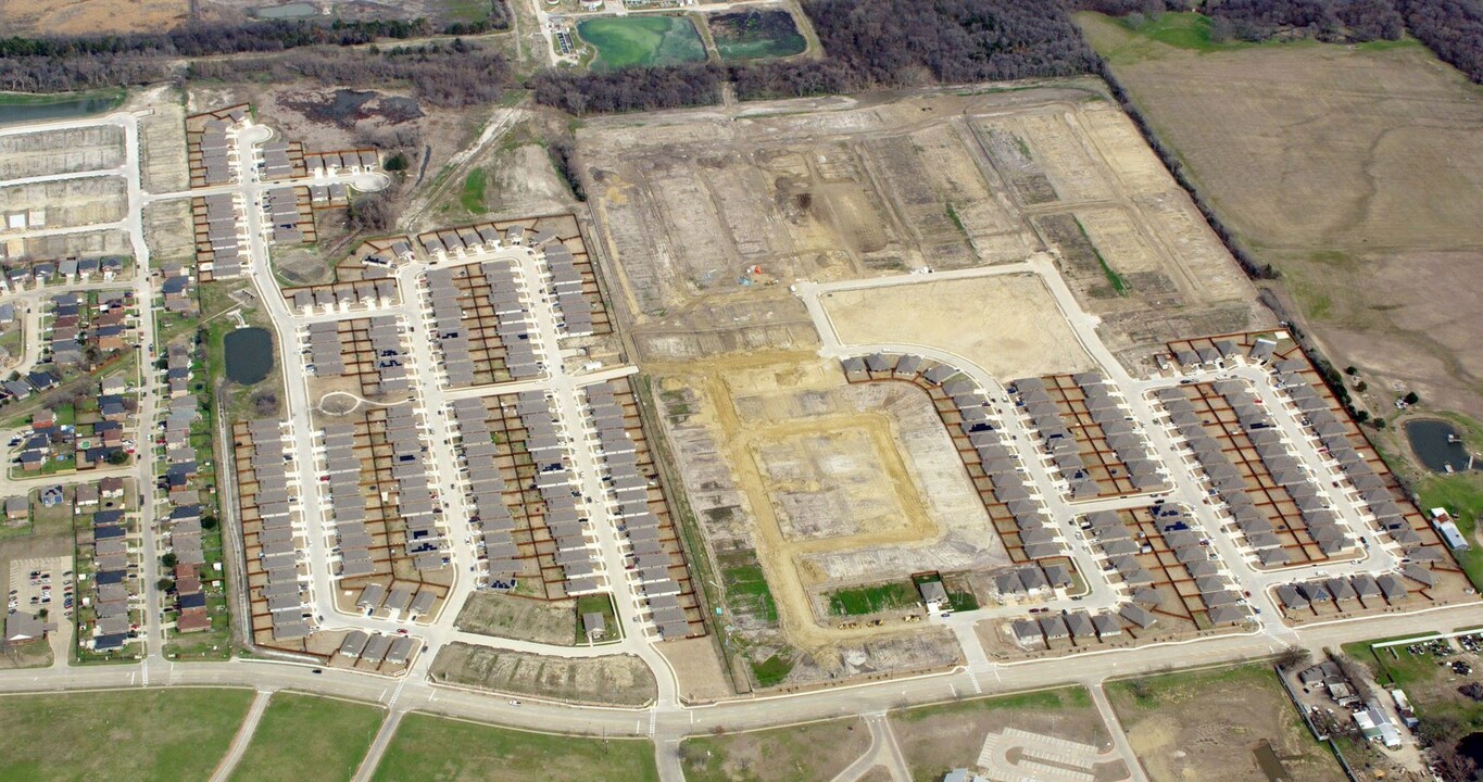 Stonewyck Farms in Ennis, TX - Building Photo