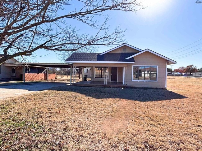 property at 1513 P B Ln