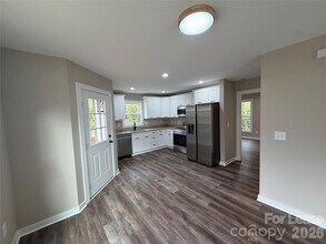 620 W Bell St in Statesville, NC - Foto de edificio - Building Photo