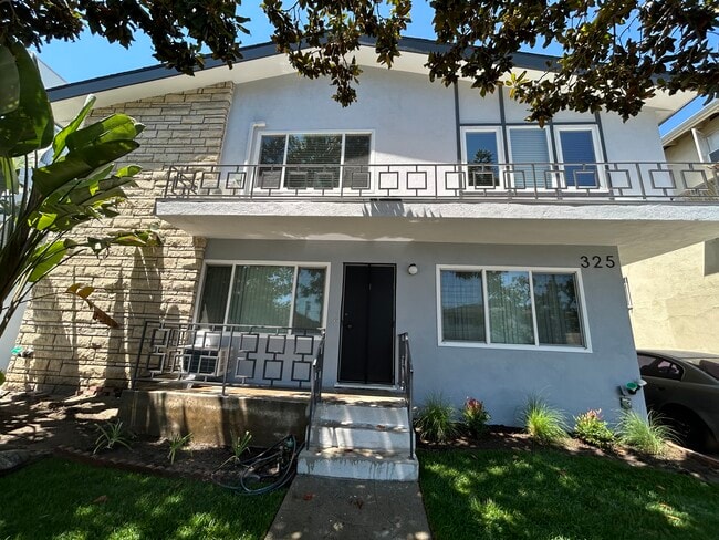 325 S Doheny Dr, Unit 4 in Beverly Hills, CA - Foto de edificio - Building Photo