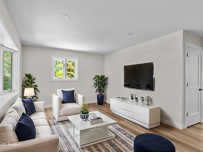 property at 1621 Ruby Ln