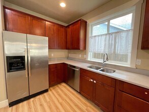 2746 SE 78th Ave in Portland, OR - Building Photo - Building Photo