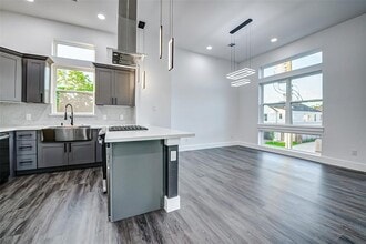 1913 Hoskins Dr in Houston, TX - Building Photo - Building Photo