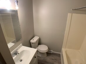 3233 Hewitt Ave NW in Massillon, OH - Building Photo - Building Photo