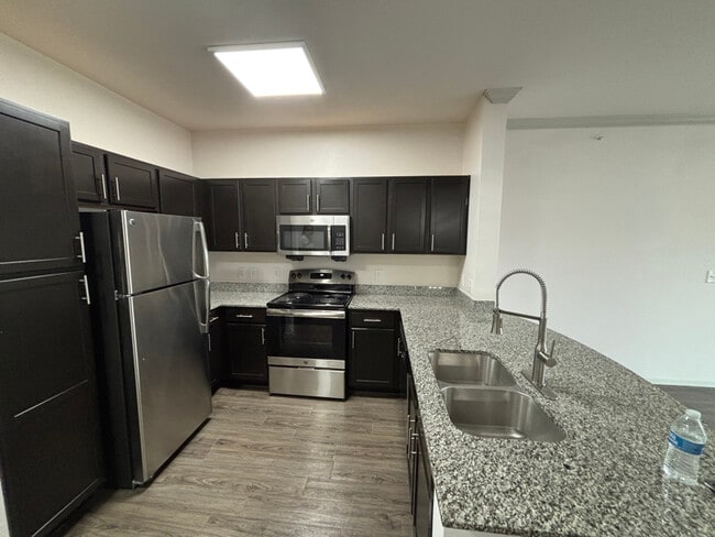 4624 Cromwell Dr in Kyle, TX - Foto de edificio - Building Photo
